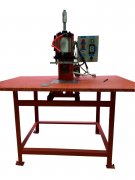 如何制作新型高效压花机？